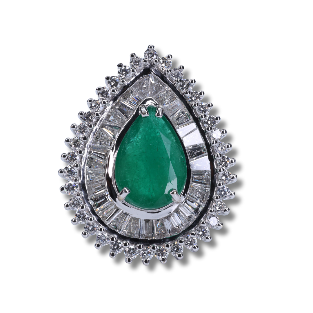 Queen Emerald Diamond Ring