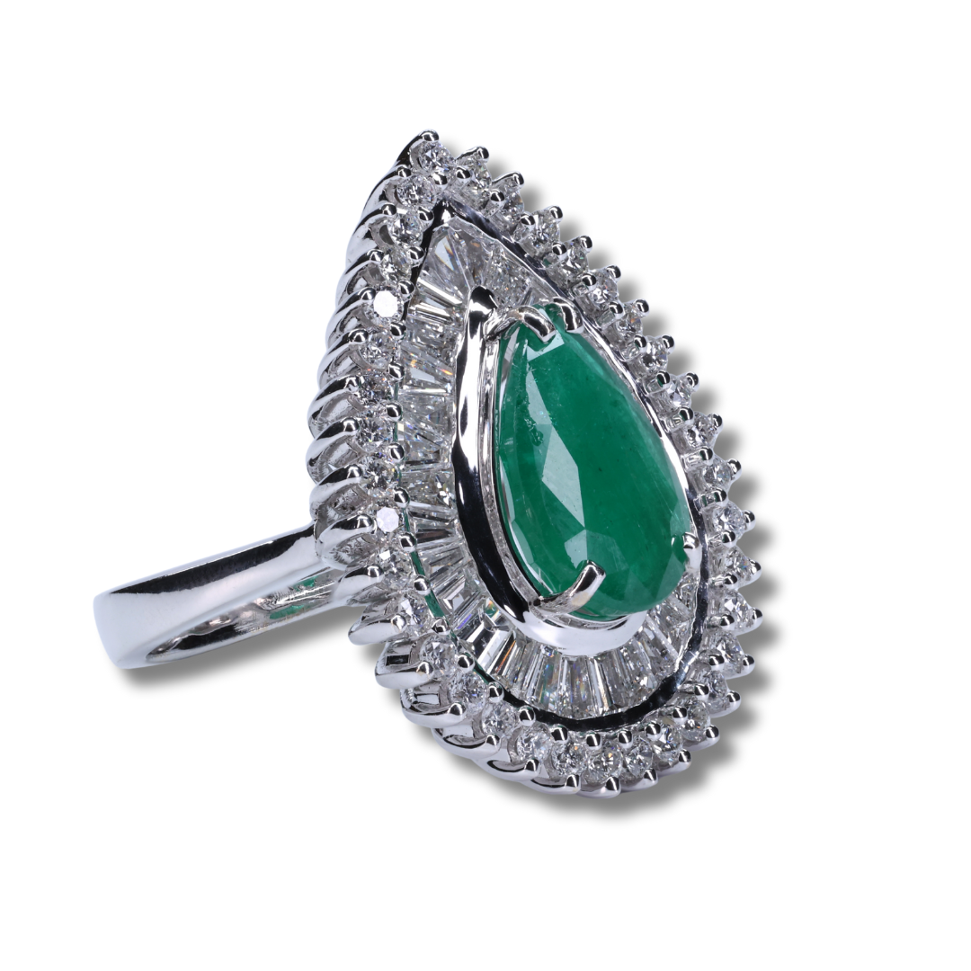 Queen Emerald Diamond Ring